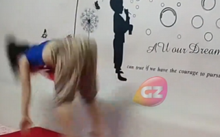 11岁女孩1分钟后手翻75连翻 连续4年保持吉尼斯世界纪录 !