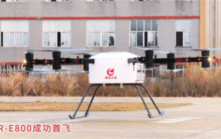 国产首款 800公斤级！AR-E800重载电动垂直起降飞行器首飞成功 ！