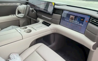 半幅方向盘+特殊造型副驾屏 新一代智己LS6内饰首曝：有油箱了！