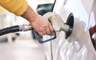 油价今晚下调！加满一箱少花8元 !