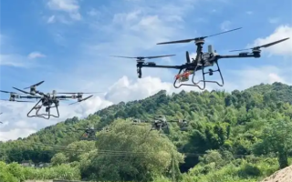 00后小伙用无人机吊运竹：月赚4万 单日运输量达10吨 ！