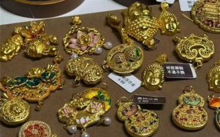 几十元戴金灿灿首饰 紧急提醒：长期佩戴或致中毒 !