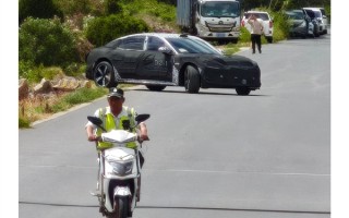 小米SU7行政版路试曝光：车身加长 保时捷帕拉梅拉既视感 !