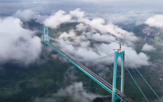 世界第一高桥完成荷载试验：96辆总重达3300吨大货车齐上桥 !