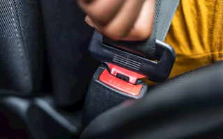 印度人为什么不爱系安全带 印度司机：不安全 !