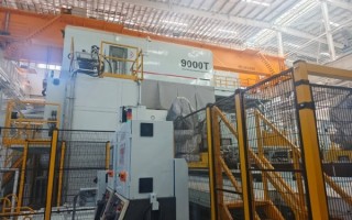 比亚迪9000吨大压铸生产线亮相：国产设备 自动化生产 !